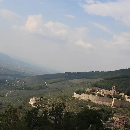 乡村民宿 Agriturismo Nonna Sestina 克利通诺河畔坎佩洛